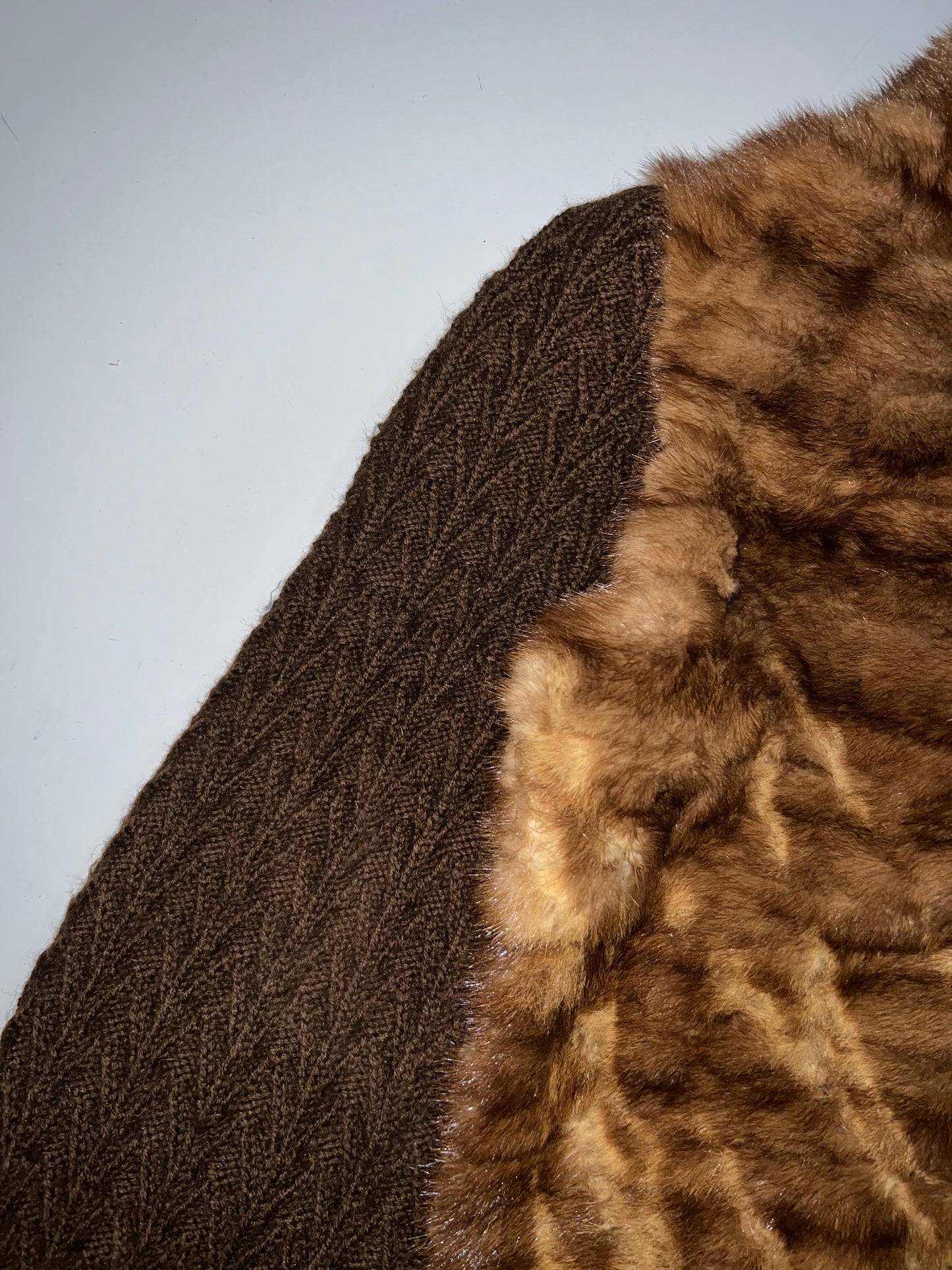 ! High-quality faux fur Jacket (L)