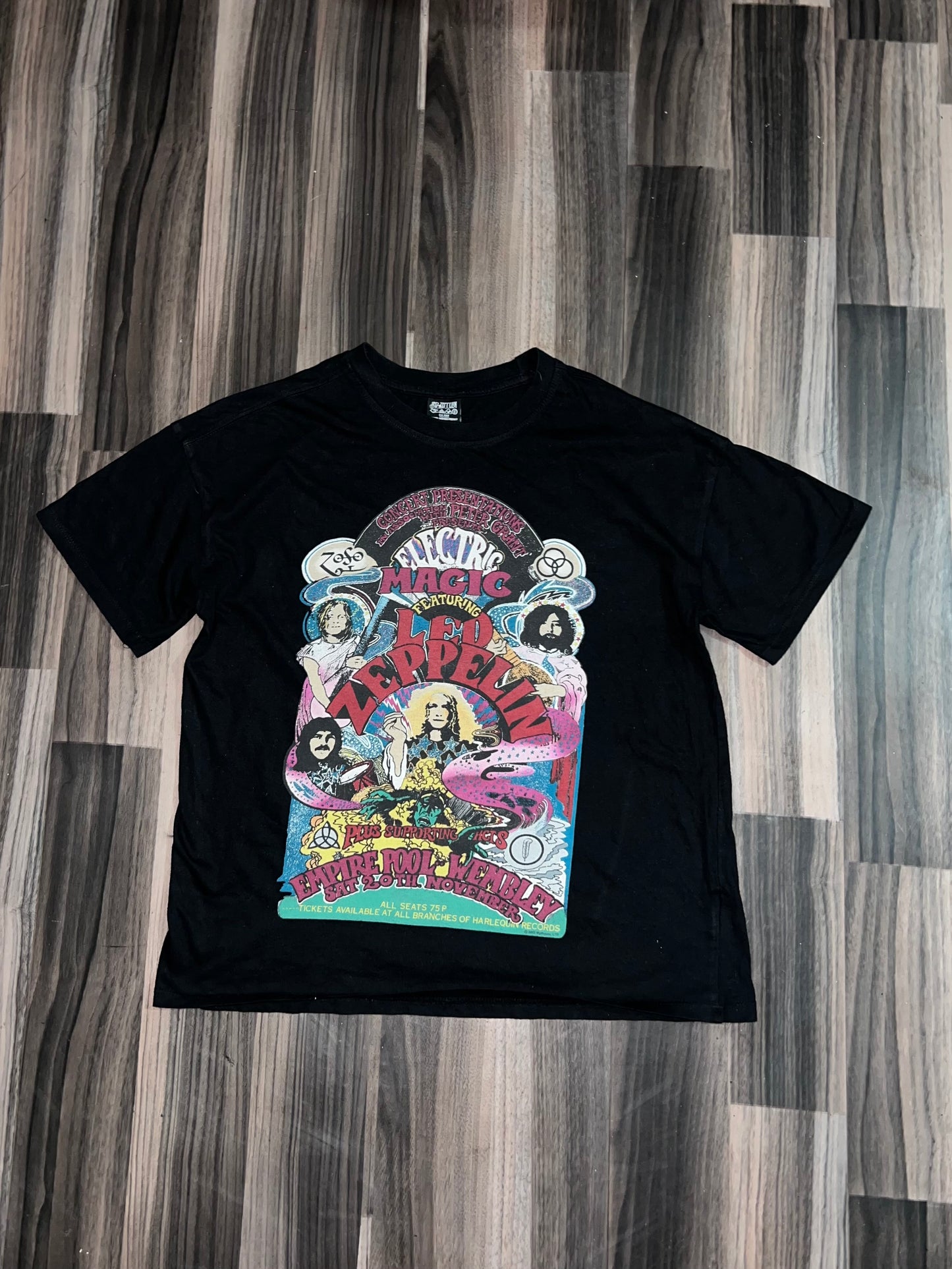 ZPremium tees Official licensed product S/M