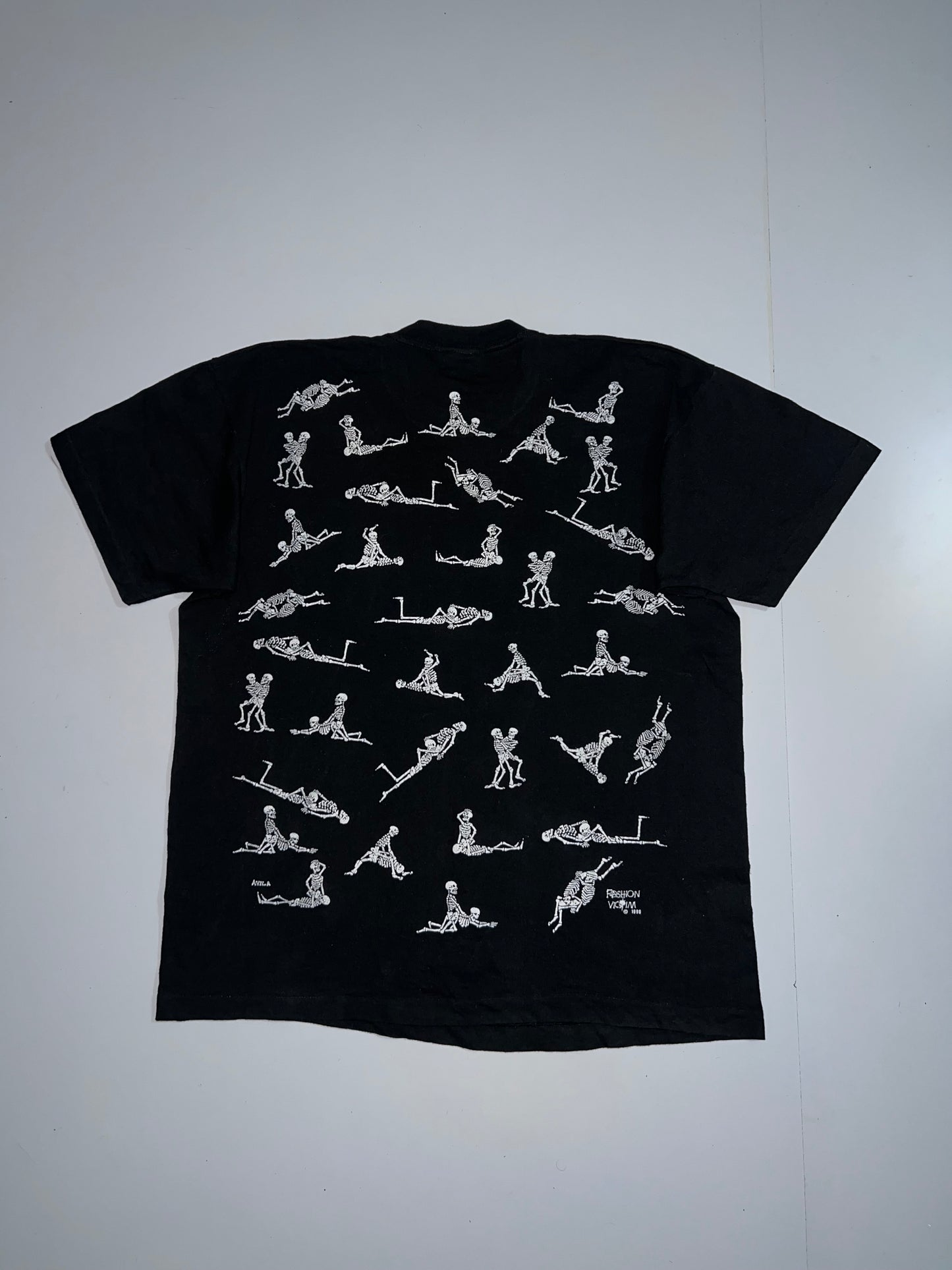 ! Rare Find 90's skeleton s* x Position tee size - (XL)