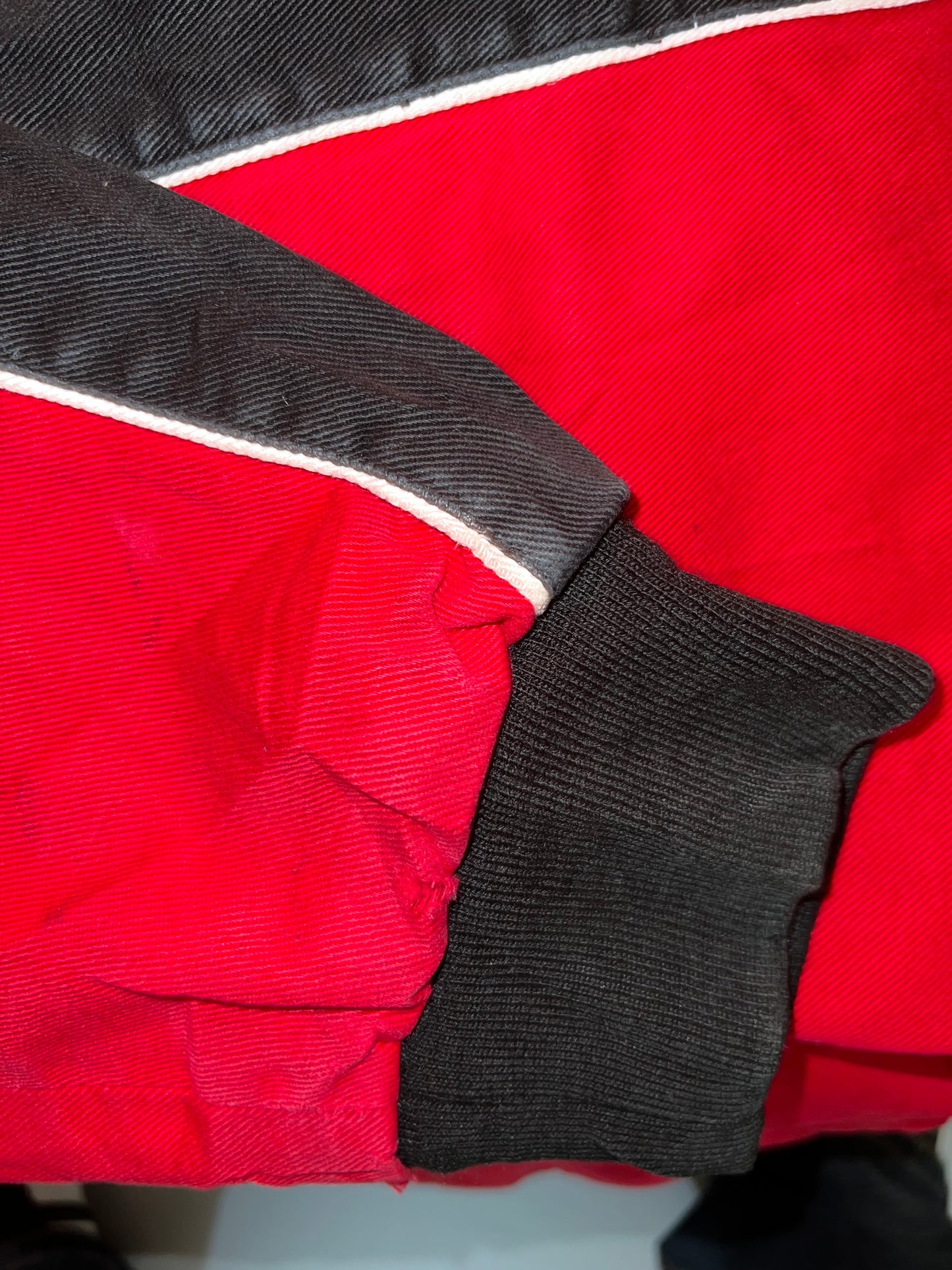 ZVintage Y2K NASCAR Budwiser racing jacket (RARE FIND) (XL/2XL)