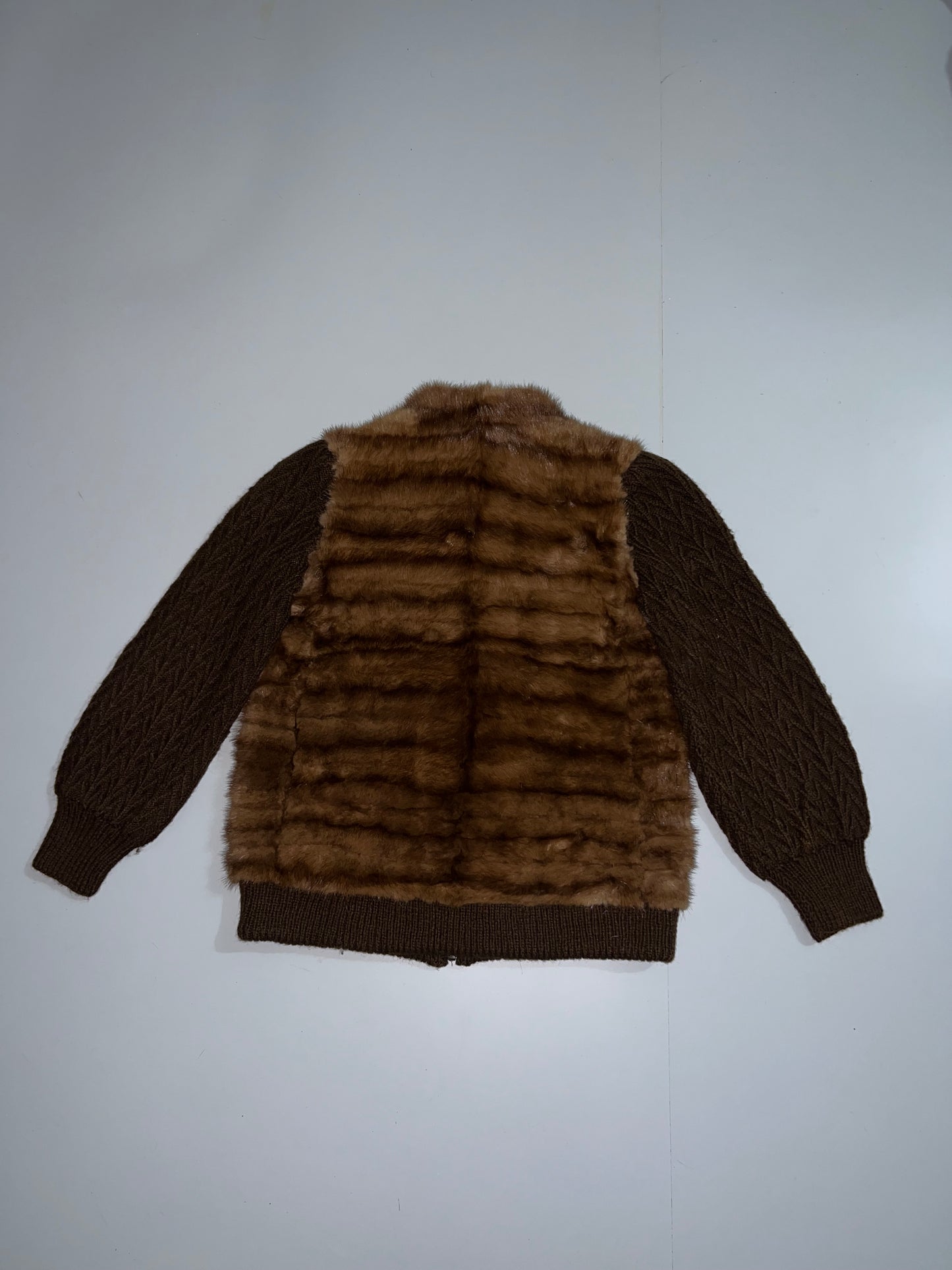 ! High-quality faux fur Jacket (L)