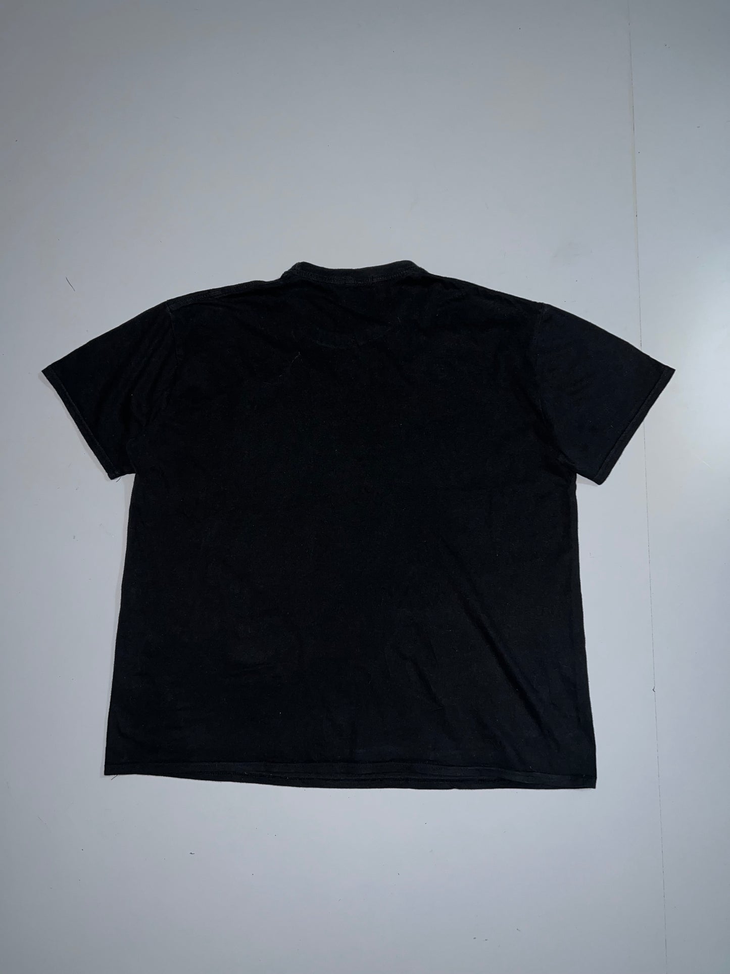 ! Authentic Vintage Tee Size - (L)