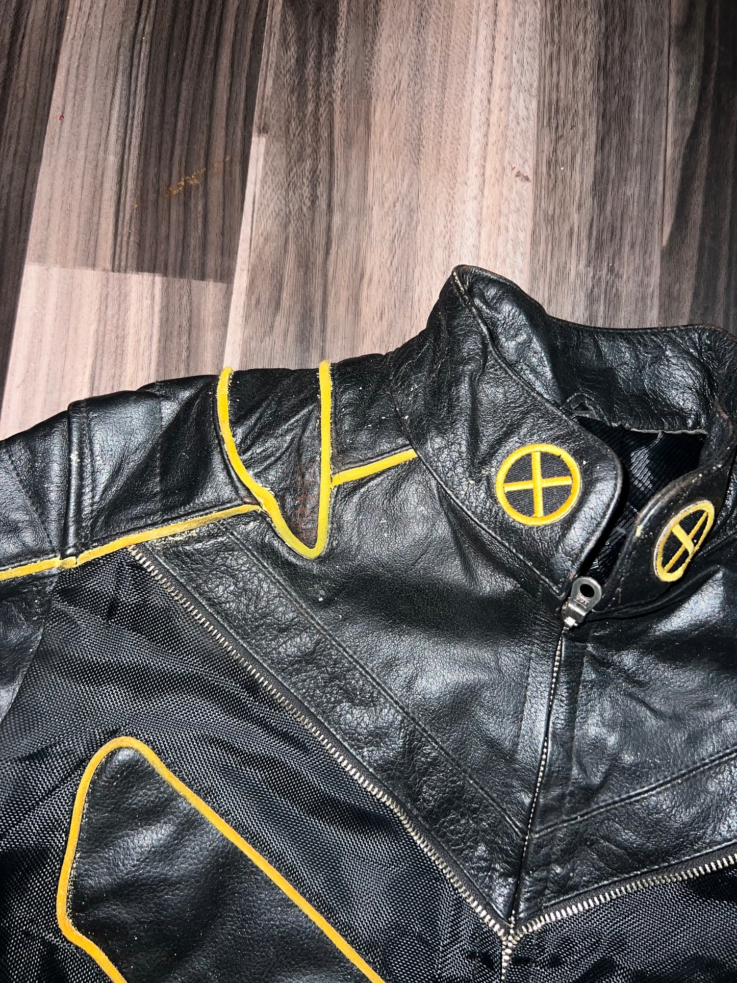A bUltra Premium Original Leather (RARE) M