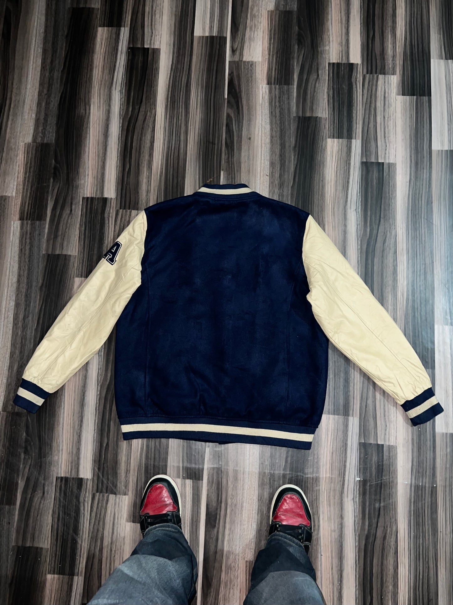 Z Ultra Premium Guess Original leather Sleeve Jacket (L) can also fit (M)