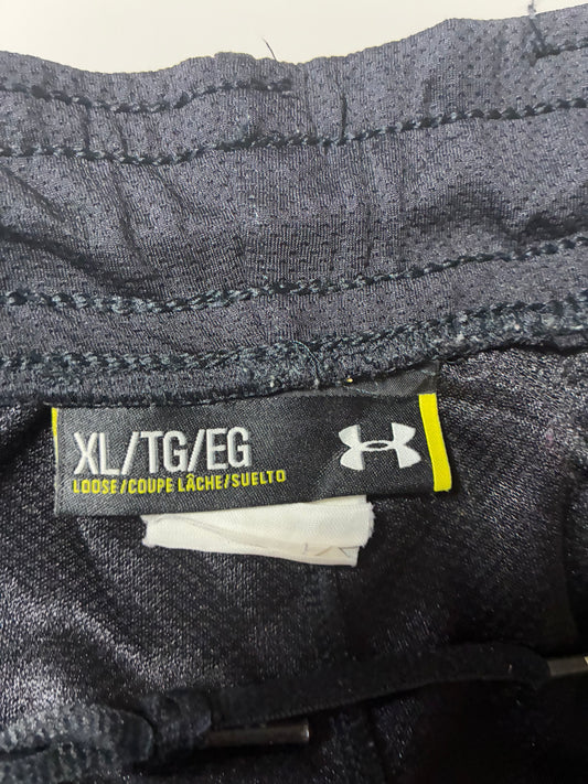 Under Armour Black Athletic Shorts – Loose Fit (W:34) (L:21)