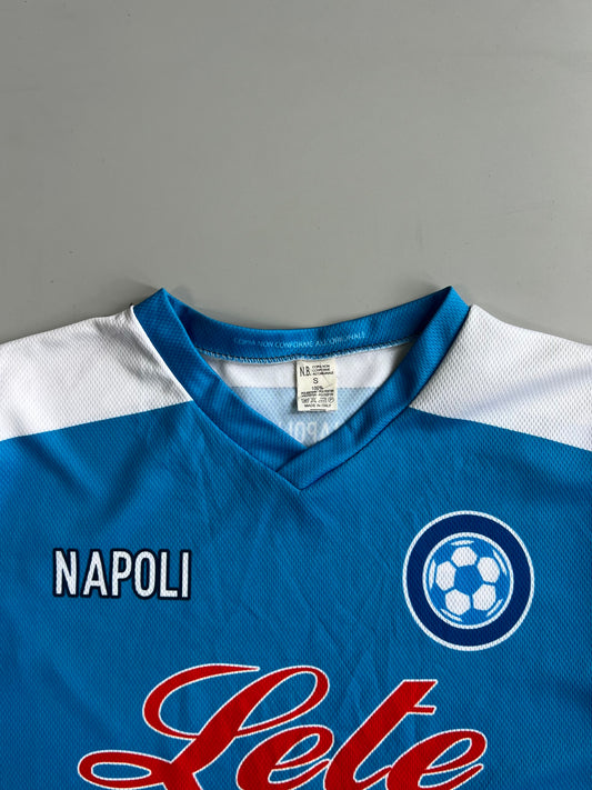 SSC Napoli Maradona #10 Tribute Football Jersey | Fingerprint Graphic | Lete & MSC Sponsors T-shirt (M)