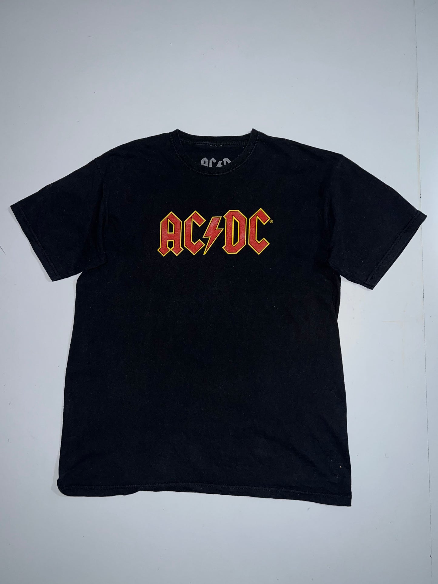 !                            ACDC Authentic Vintage Tee Size - (M)