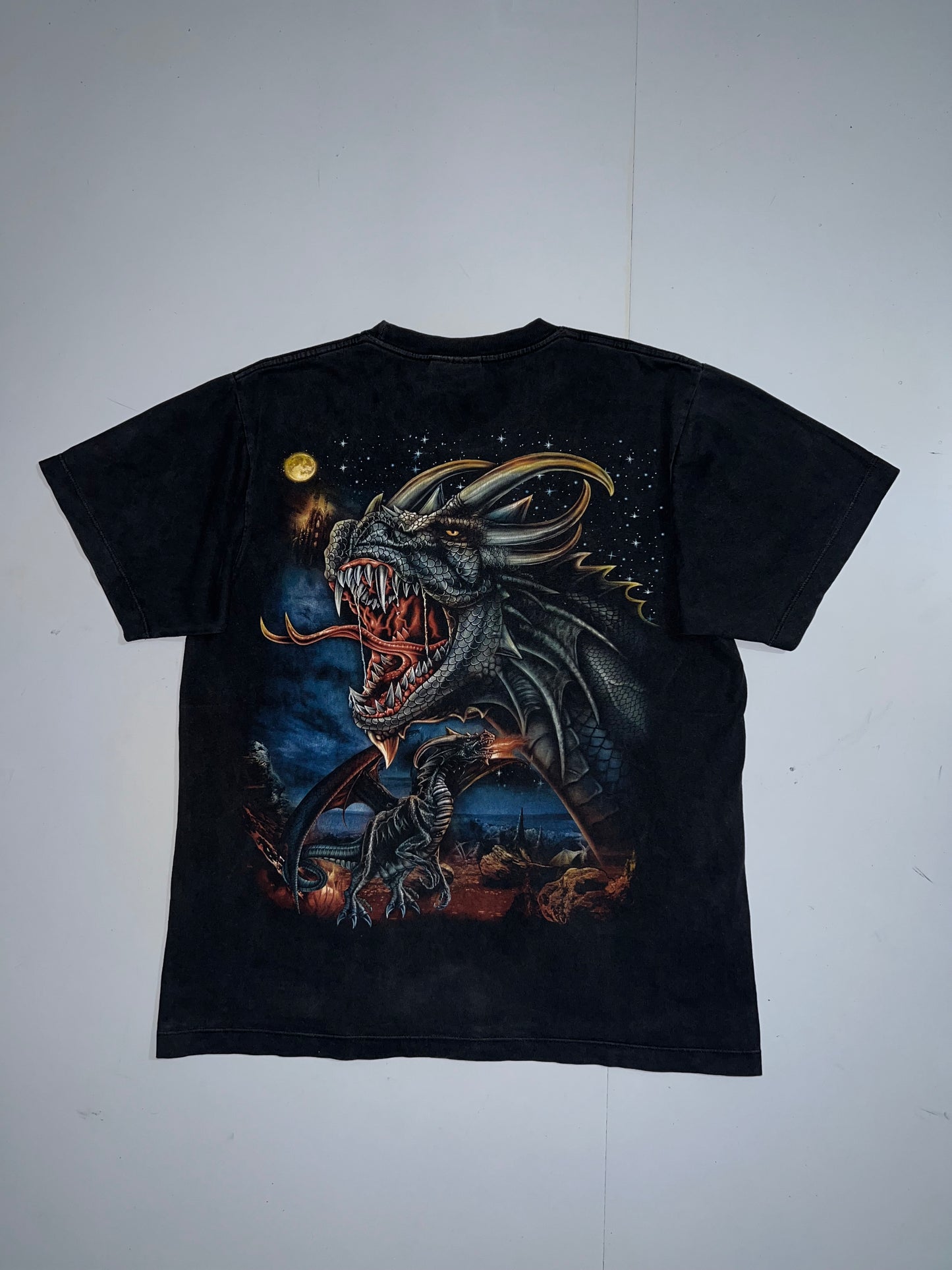 !                                                                        Big dinosaur 🦖 Rare Vintage tee(L/Xl)