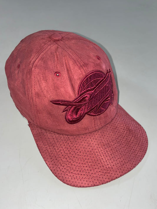 Mitchell & Ness Cleveland Cavaliers Burgundy Suede Snapback – Tonal Embroidered Logo, Perforated Brim (Adjustable)