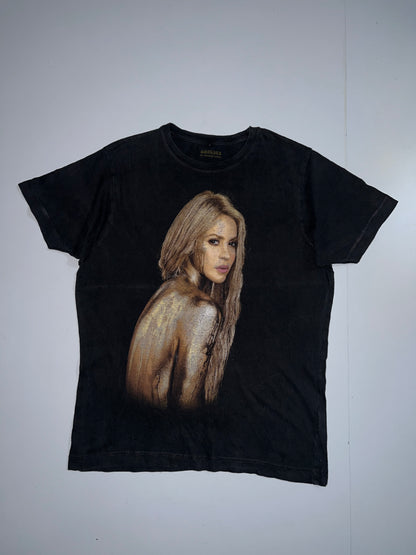 !                      Shakira Authentic tee Size -(L)