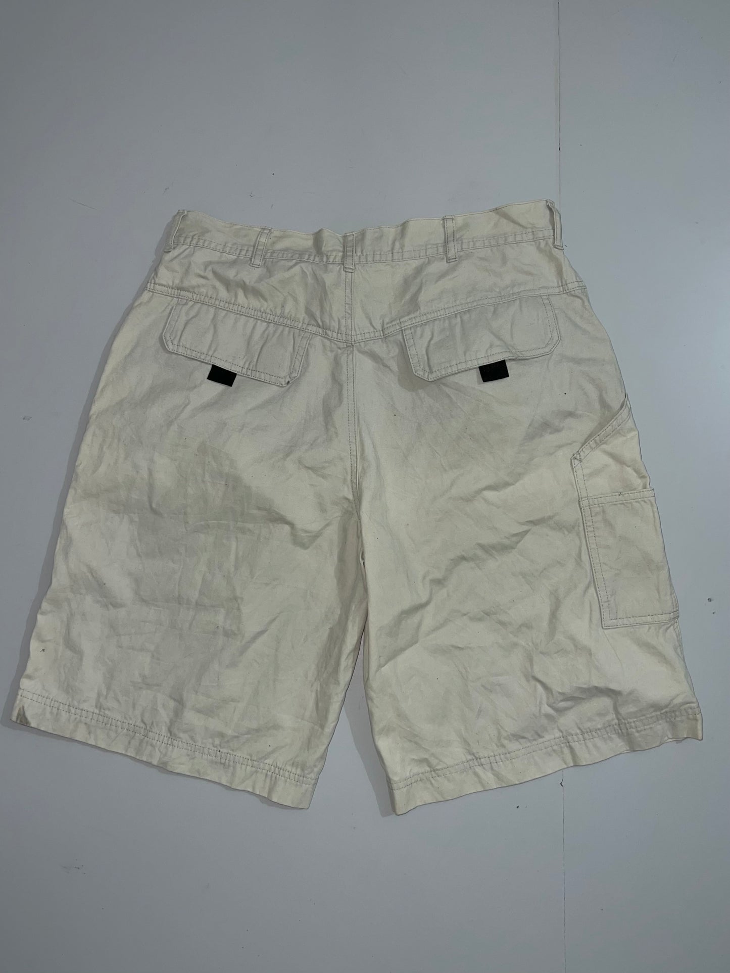 !                                                                           Utility Shorts L- 22 W- 32