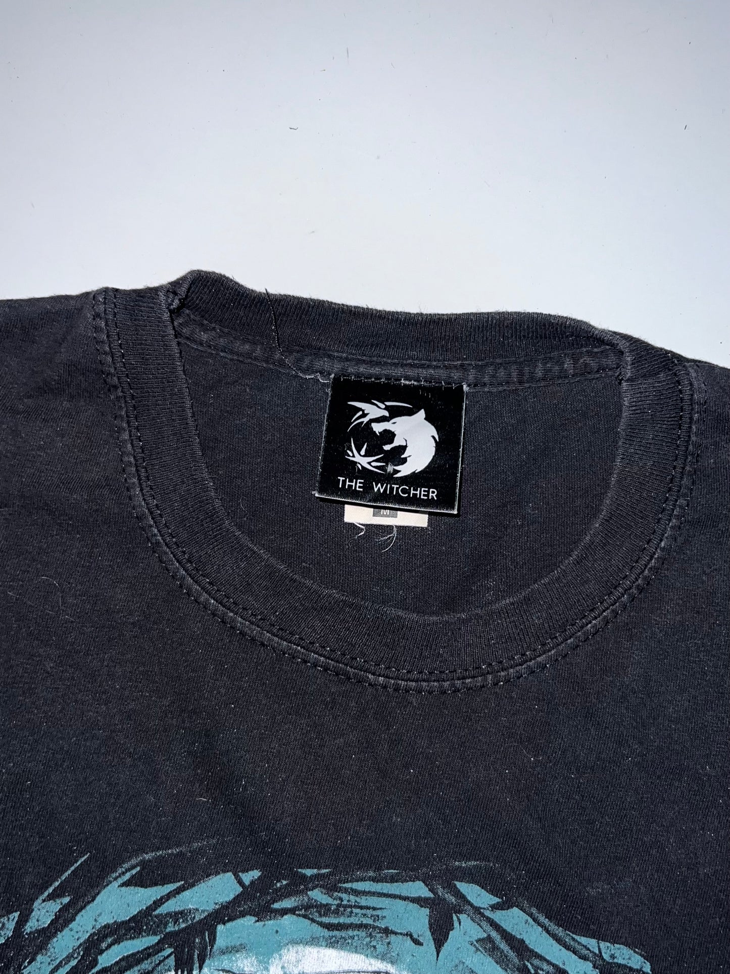 !                               Witcher Netflix Authentic Tee Size (S)