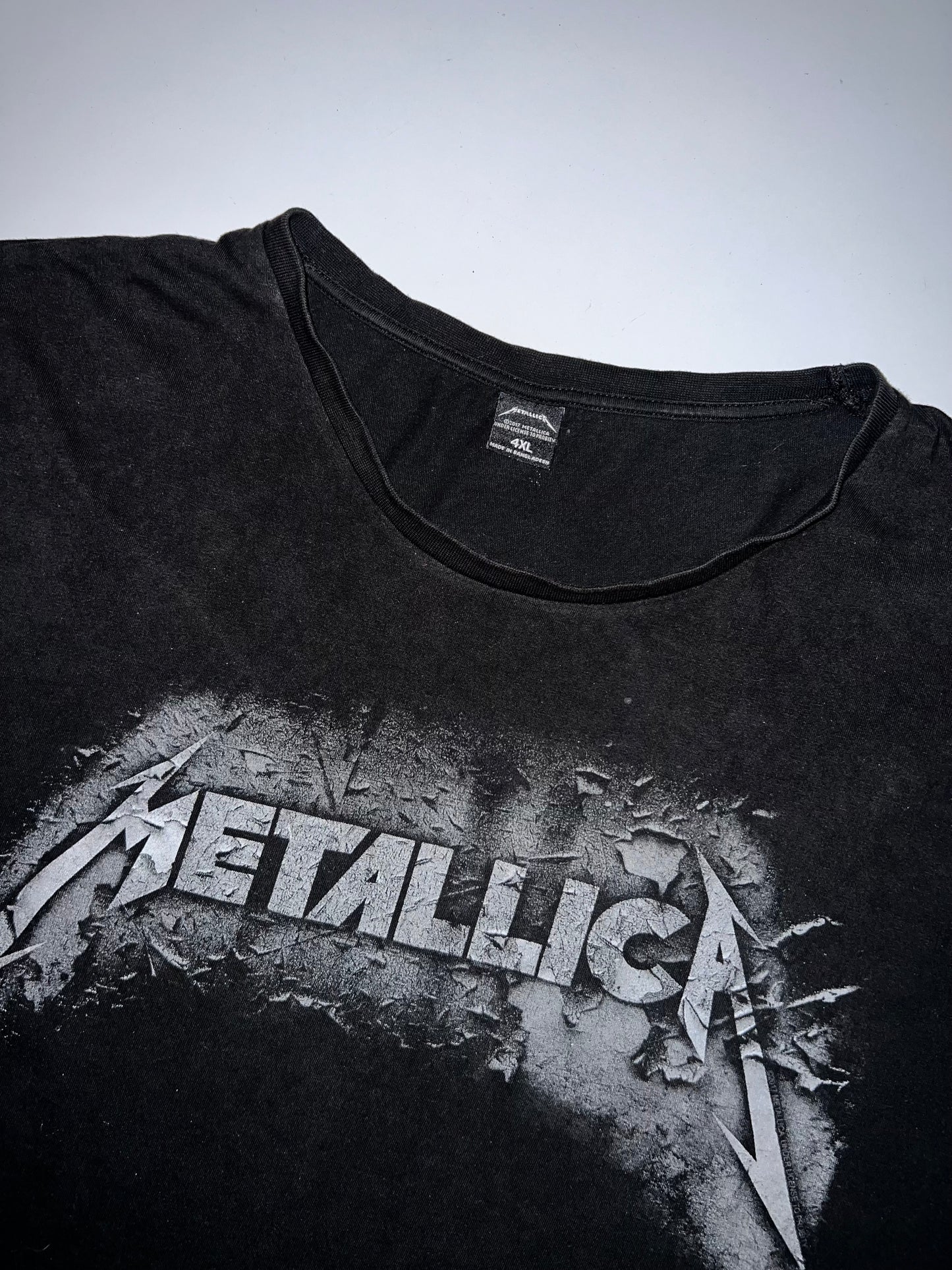 !                              Authentic Metalica Vintage tee Size (2XL)