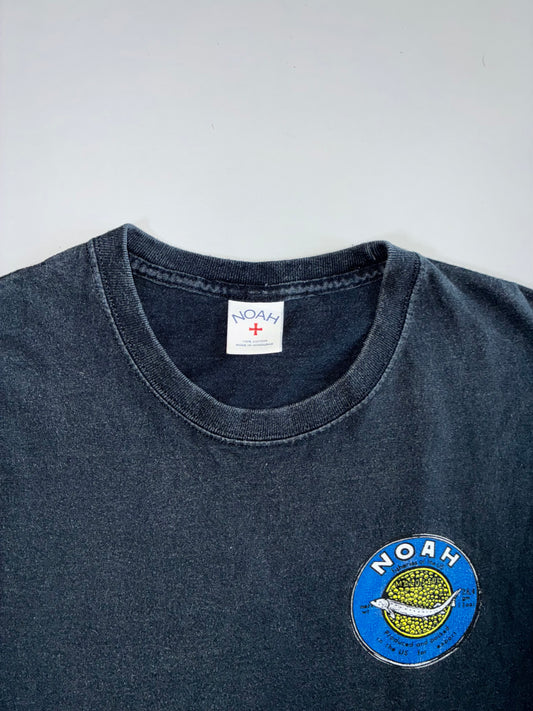 Noah NYC Fisheries of the US Caviar Tin Logo Faded Black Tee(L)