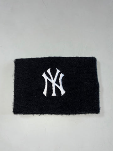 New York Yankees Embroidered NY Logo Wristband – Black (H-4.5 / W-6.5)