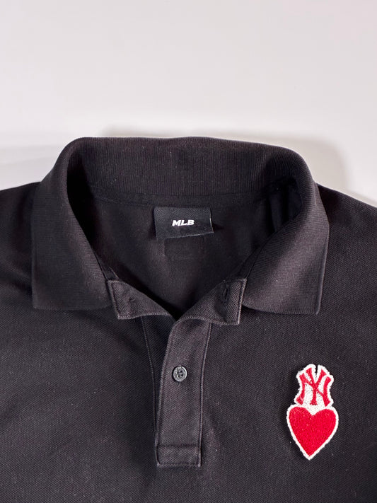 MLB NY Yankees Heart Patch Polo – Black (L)