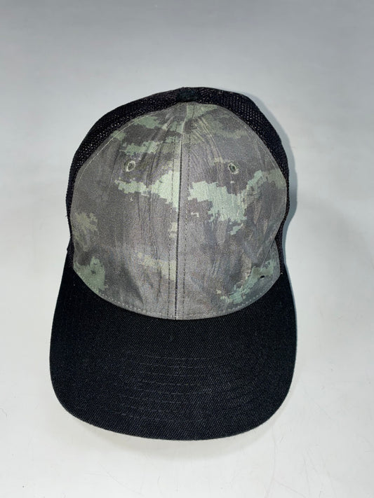Oakley Digital Camo Flexfit Trucker Cap – Mesh Back, (55cm) (S/M)