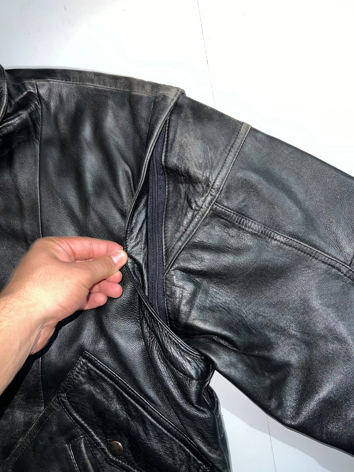 ZSuper Premium Original Leather (DETACHABLE ARMS) (RARE) (XL/2XL)
