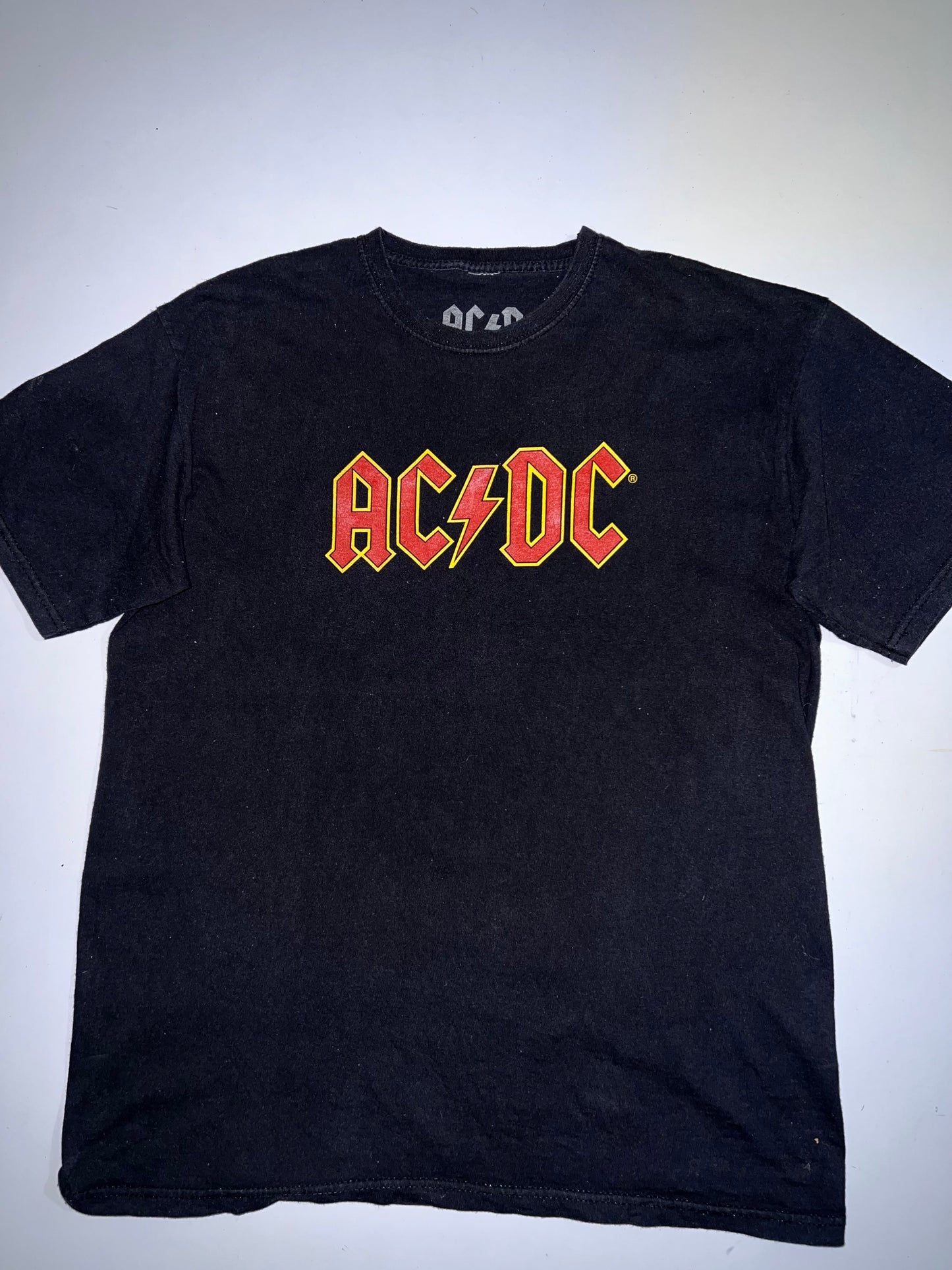 !                            ACDC Authentic Vintage Tee Size - (M)