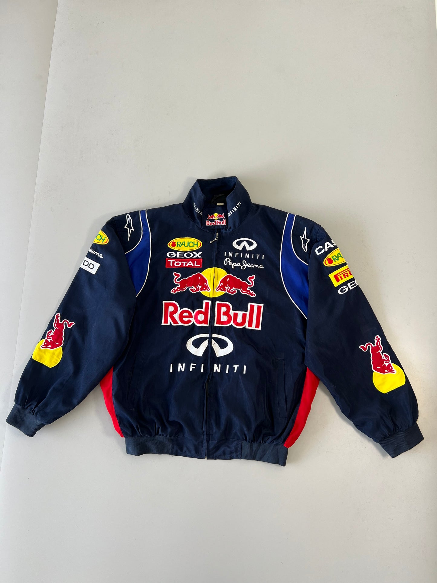 !                                                                                                                                                                                                Vintage Redbull F1 Infinity Racing Jacket (RARE FIND) (XL/2XL)