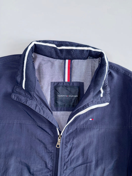 Tommy Hilfiger Sailing Windbreaker Jacket Navy Blue with Hilfiger Back Spell Out Hidden Collar Cap (XL)