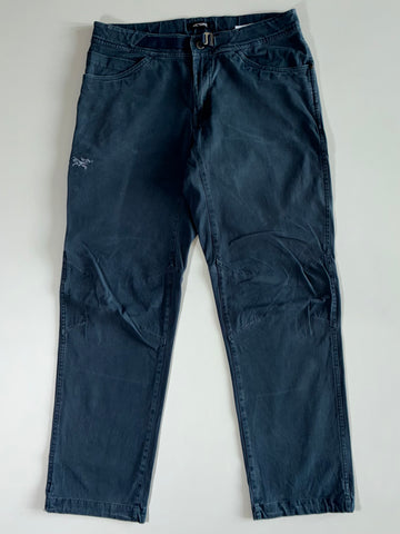 Arc’teryx Navy Straight Leg Pants (W:32|L:39)