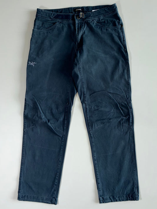 Arc’teryx Navy Straight Leg Pants (W:32|L:39)