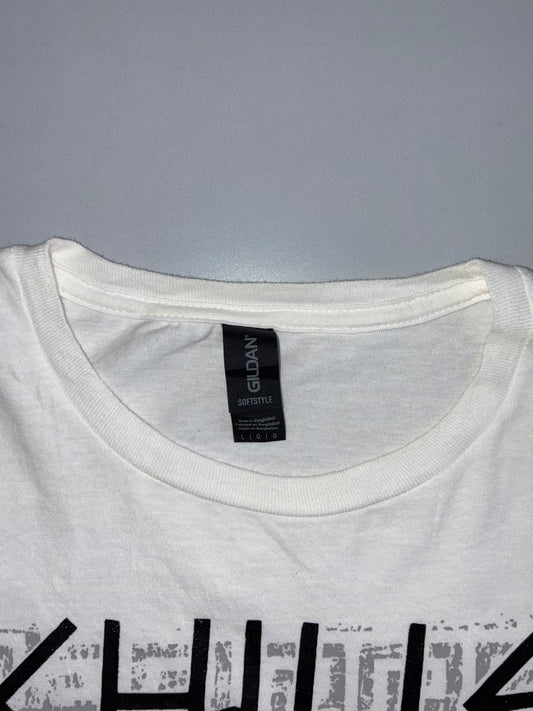 Gildan | Achilles Corfu Graphic Tee White | (L)