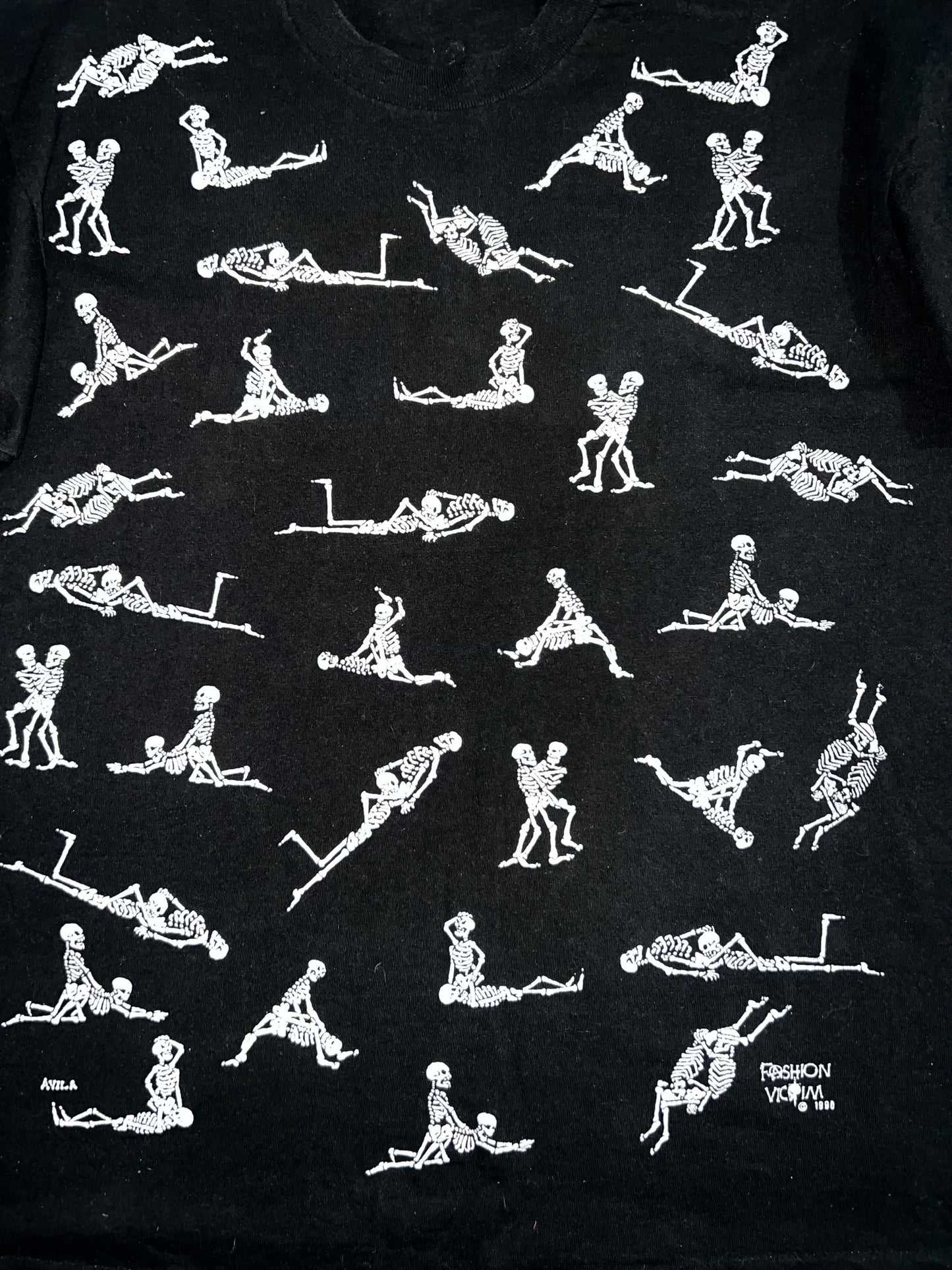 !                                                             Rare Find 90's skeleton s* x Position tee  size - (XL)