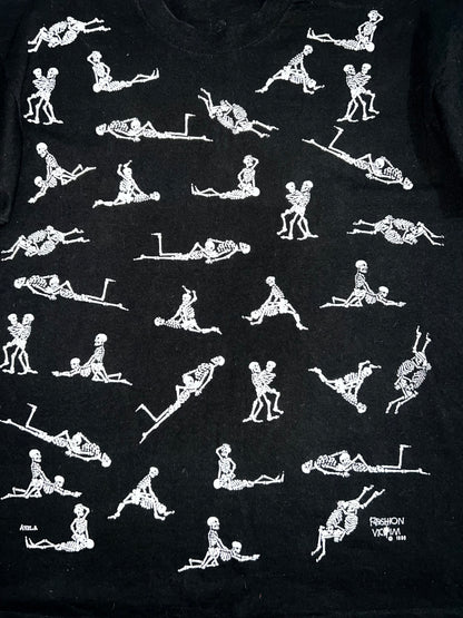 !                                                             Rare Find 90's skeleton s* x Position tee  size - (XL)
