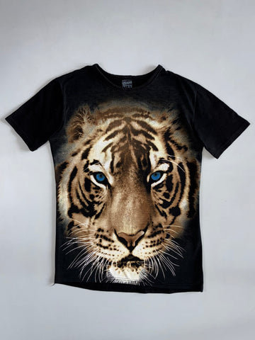 Black Label Blue-Eyed Tiger All-Over Print T-Shirt – Black (M)