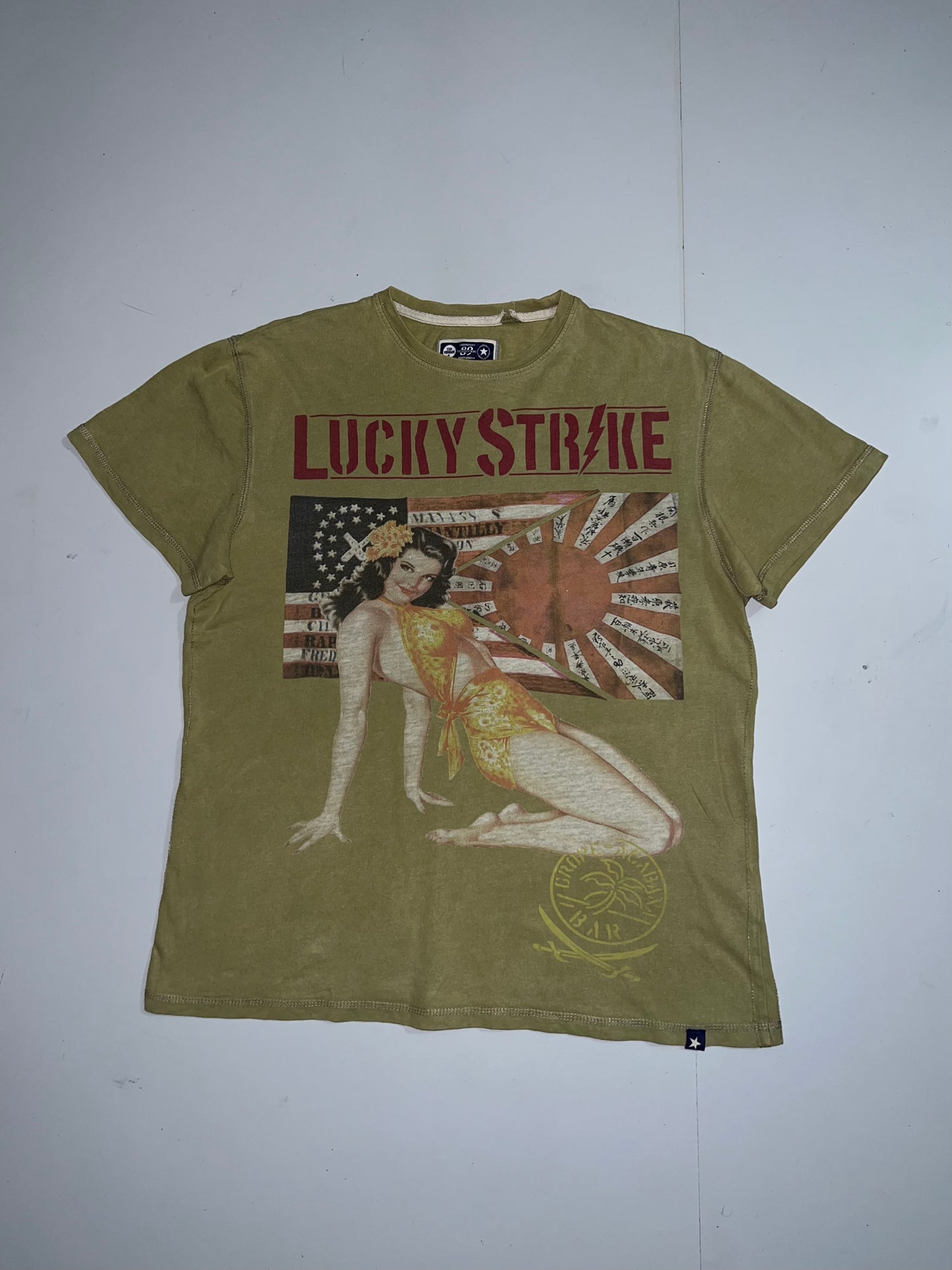 !                                                                        Rare Joe Browns Lucky strike Pin up tee (M)  (RARE FIND)