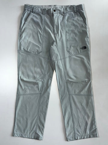 The North Face Grey Cargo-Style Hiking Elastic Pants (W:36 |L:40)