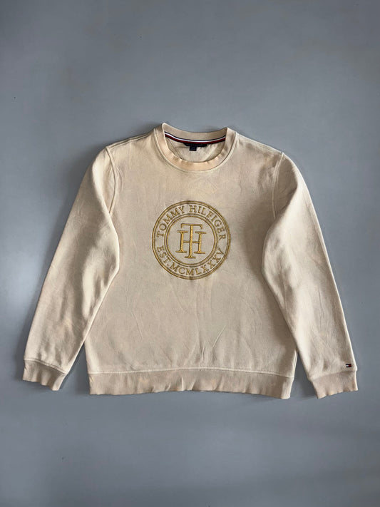 Tommy Hilfiger | “Est. MCMLXXXV” Gold Crest Embroidered Crewneck Sweatshirt Cream (M)