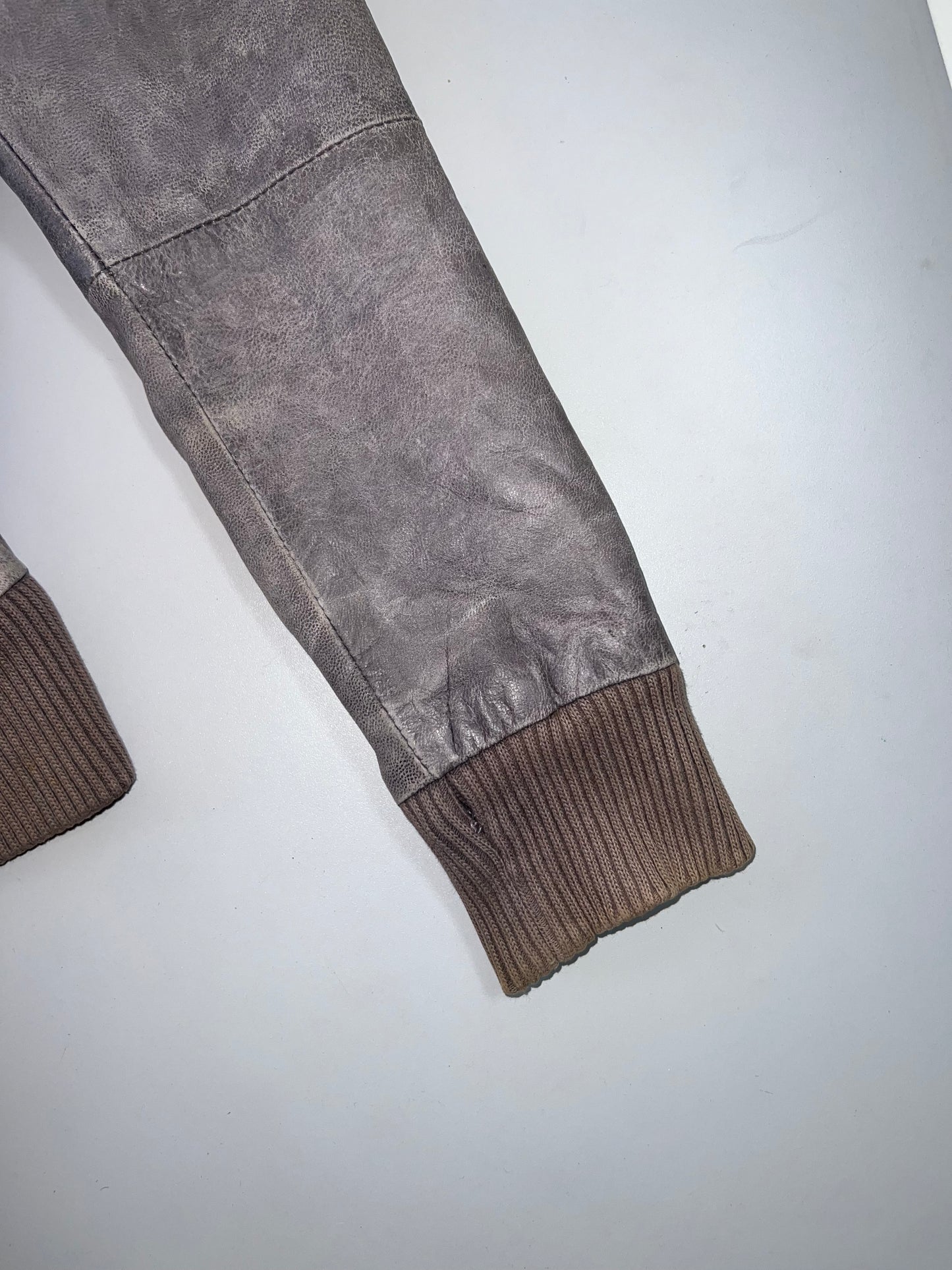 Z                                        Super Premium Original Leather (XS/S)