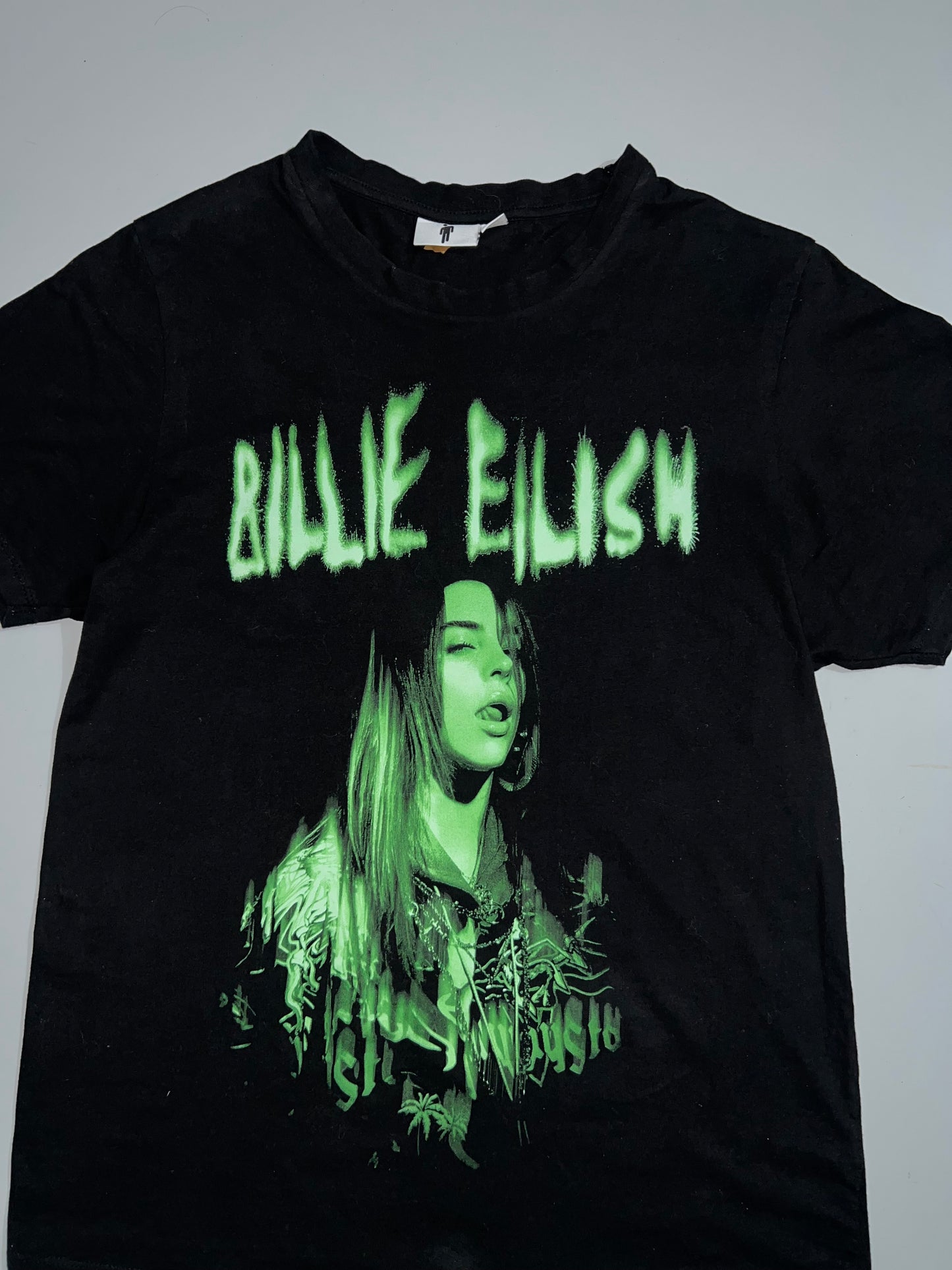 !                              Bilie    Eilish Authentic Original Tee Size - (M)