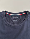 Tommy Hilfiger Navy Est. 1985 Logo Tee – (L)