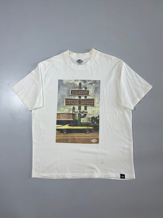 Dickies | Hilltop Steak House Graphic Tee White | (XL)