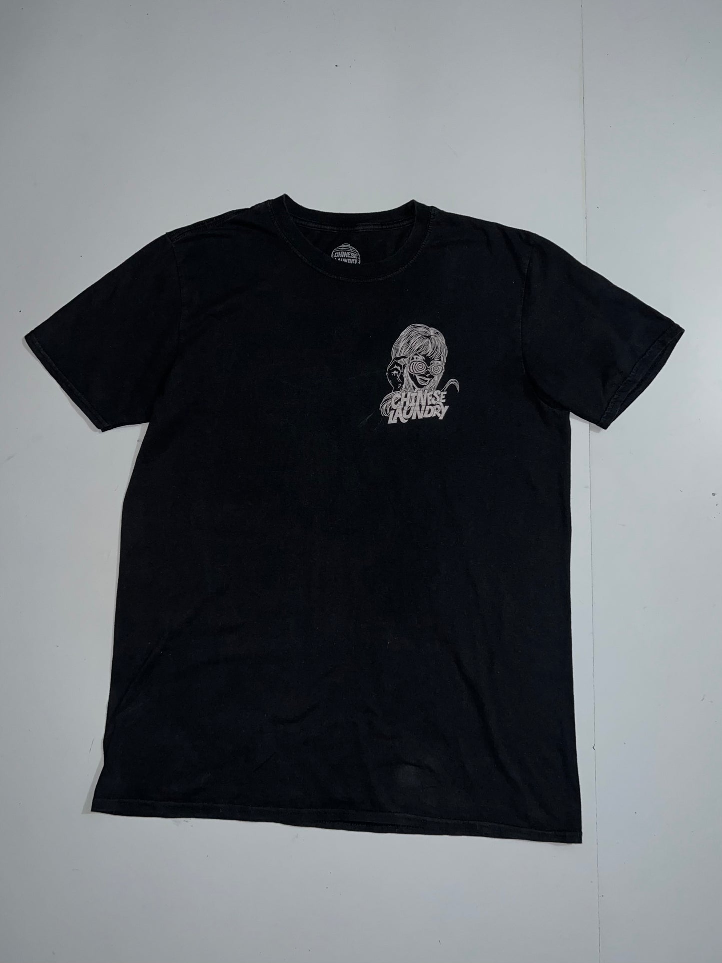 !                                                                      Premium Vintage tee Chinese Laundry Original (L/XL)
