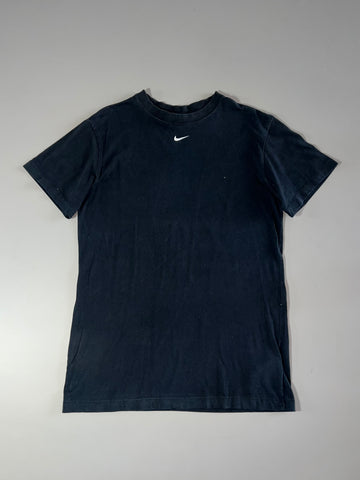 Nike Mini Swoosh Center Logo Tee – Black (M)