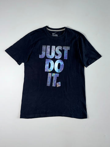 Nike "Just Do It" Galaxy Print Graphic Tee – (M)