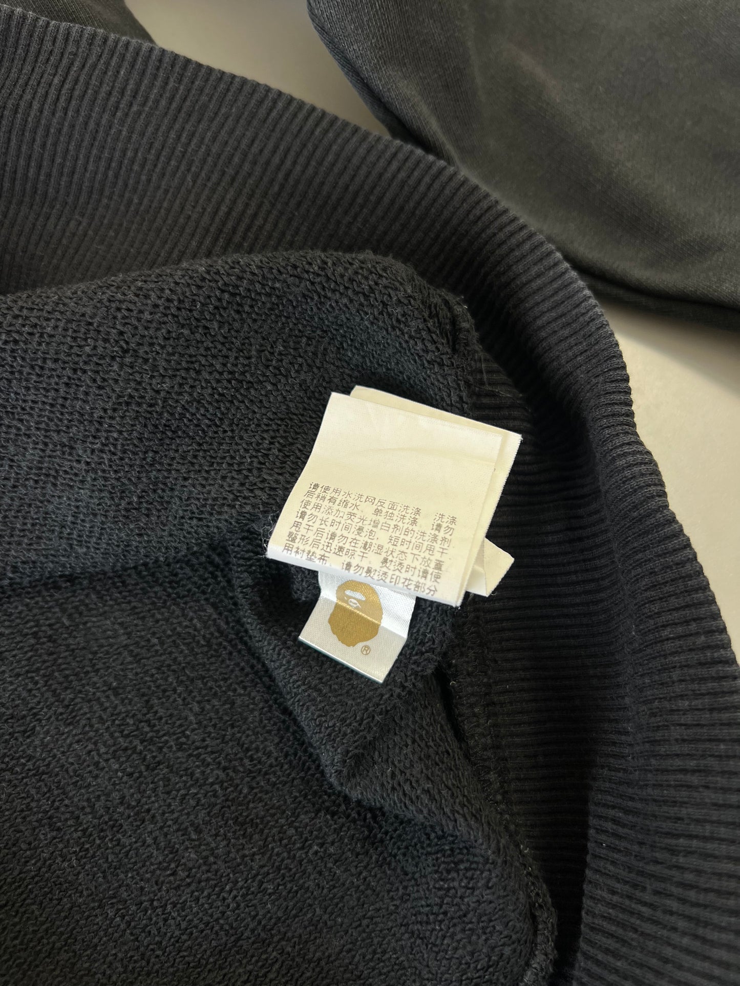 !                                                                                                                                                                                                                         Bape Original Authentic Pullover(S/M)