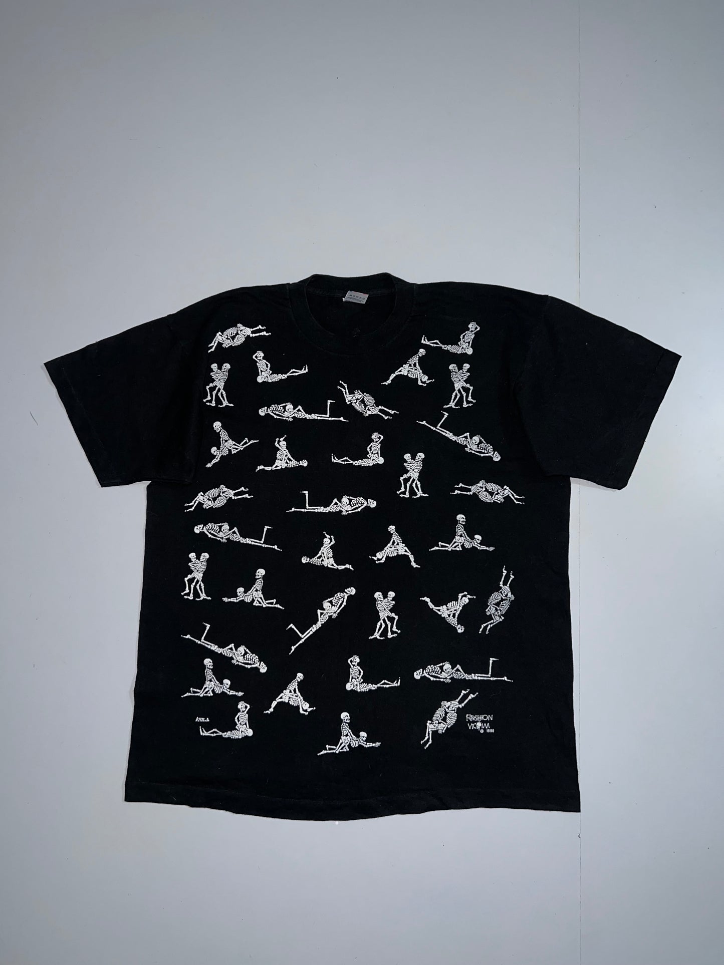 !                                                             Rare Find 90's skeleton s* x Position tee  size - (XL)