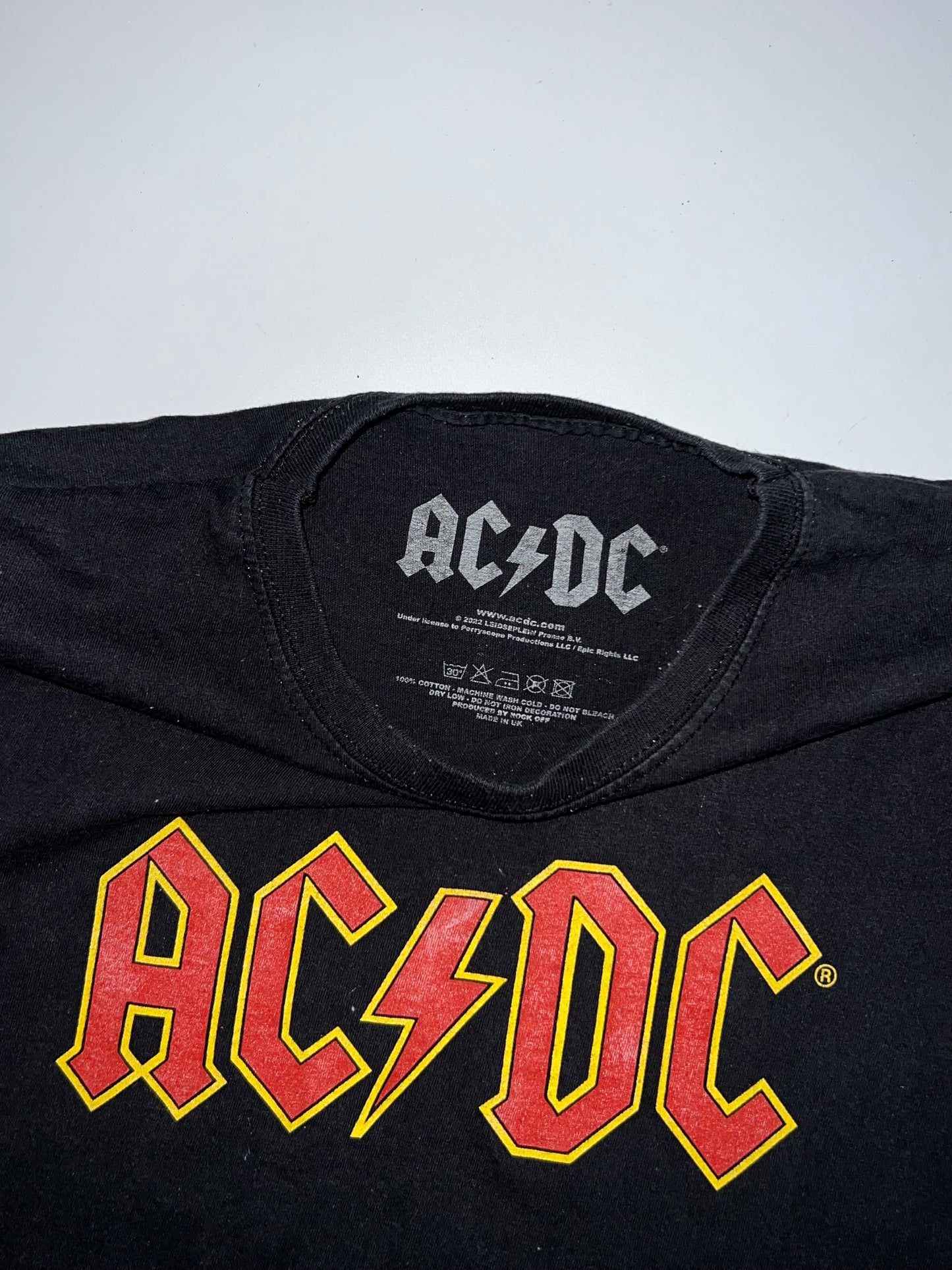 !                            ACDC Authentic Vintage Tee Size - (M)