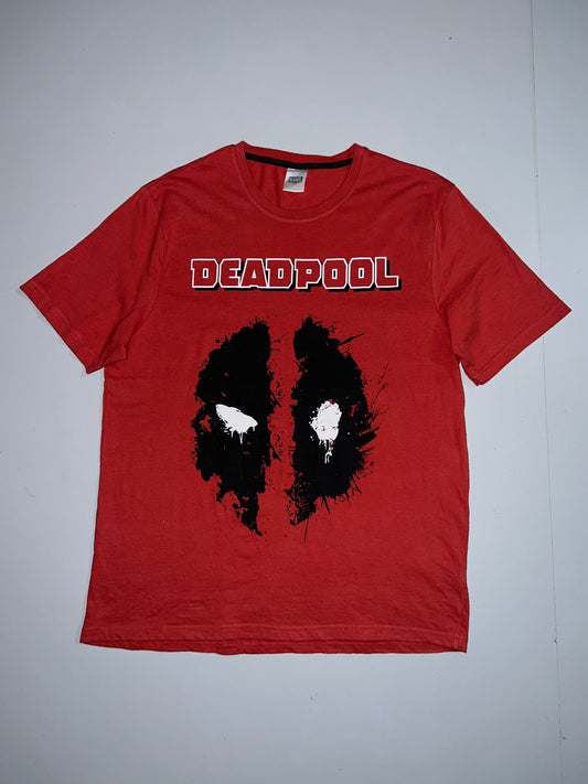 !                        Marvel Authentic Deadpool tee size - (M/L)