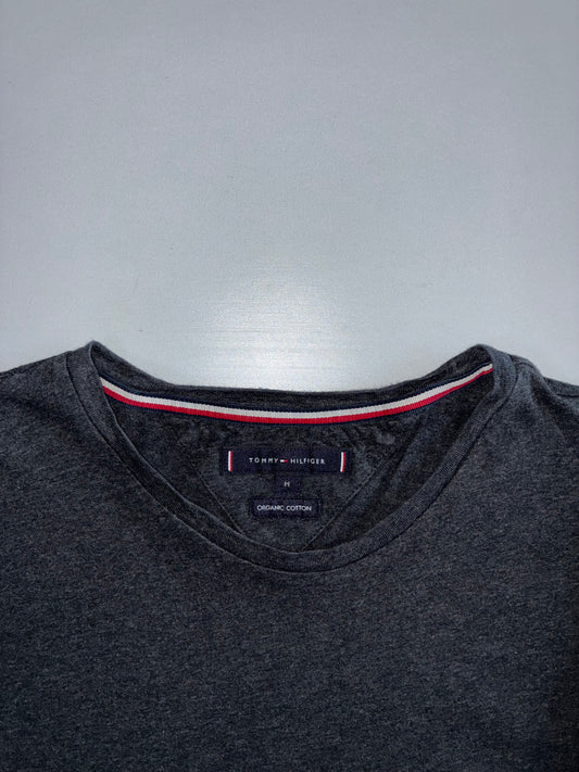 Tommy Hilfiger | Sleeve Logo Long Sleeve Tee | Charcoal (M)
