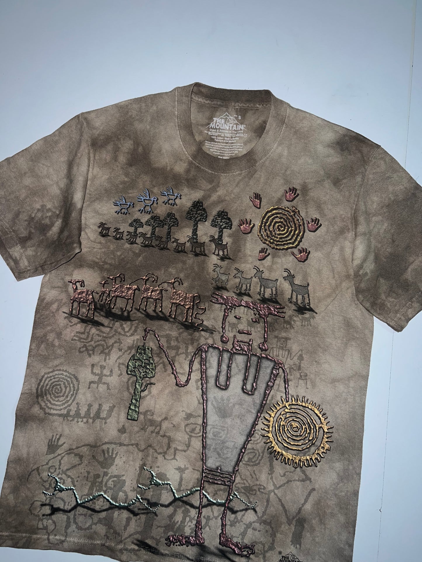 !                                       The Mountain (RARE) Tee (M)