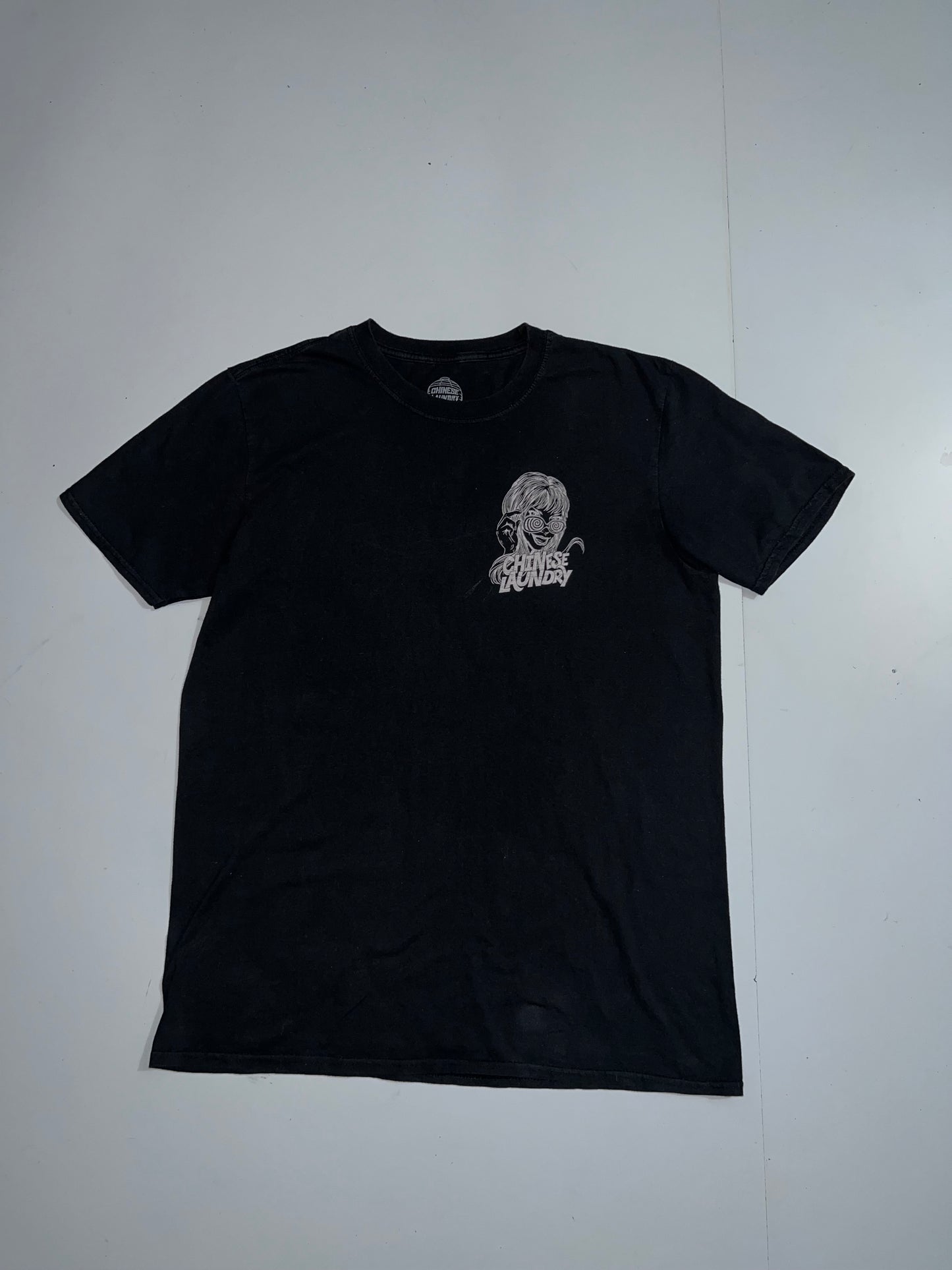 !                                                                      Premium Vintage tee Chinese Laundry Original (L/XL)