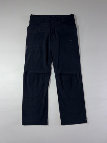 Arc’teryx Black Technical Utility Cargo Pants (W:37) (L:42)