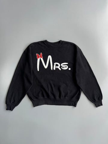 Disney | “Mrs.” Minnie Bow Graphic Crewneck Sweatshirt (L)